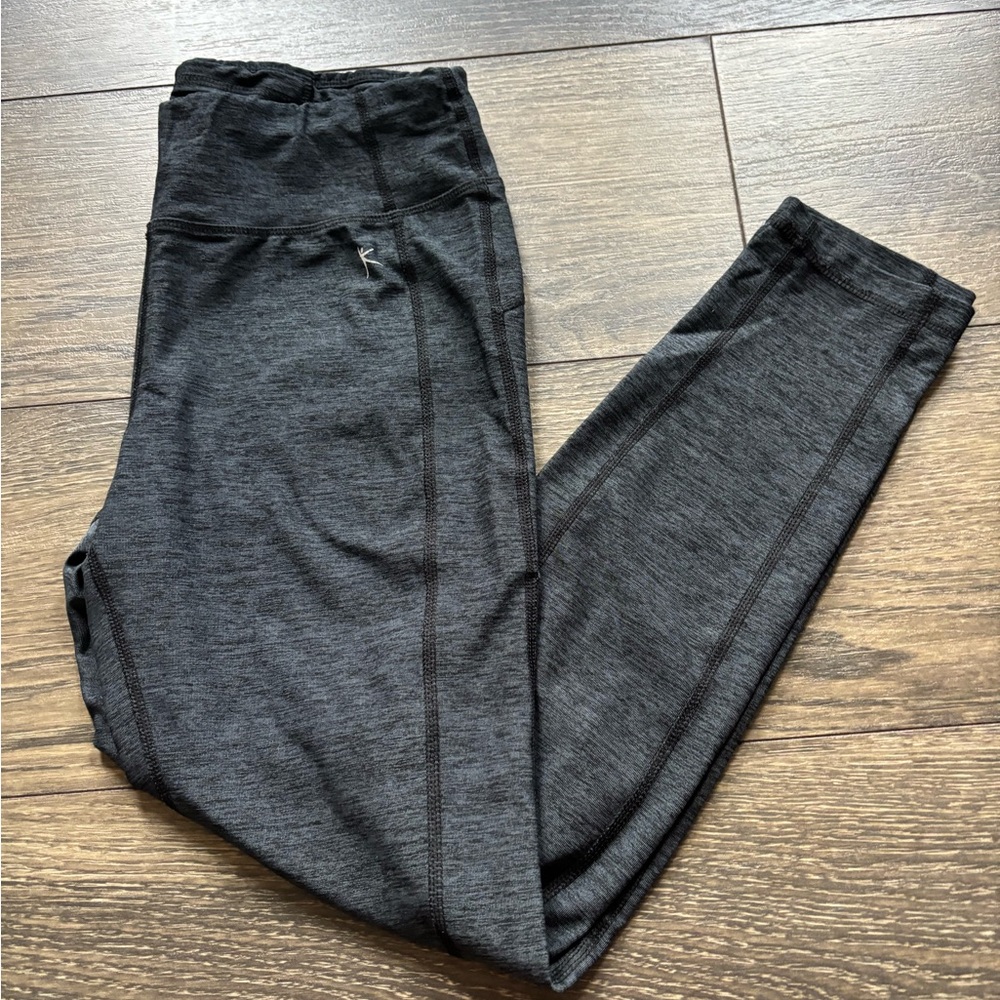 DRI MORE dark grey leggings.